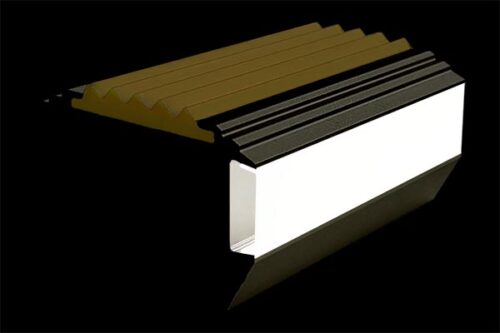 Алюминиевый анодированный накладной угол-порог GlowStep-45 со светодиодной подсветкой — изображение 6